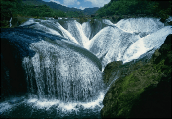 Silver Chain Falling Pool Waterfall 描述已自动生成